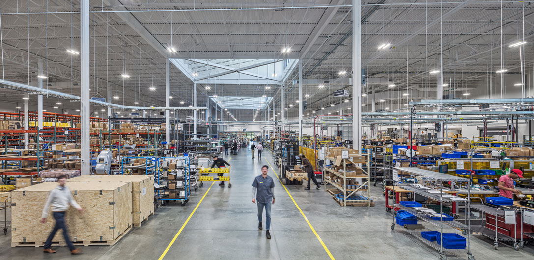 People working in the manufacturing floor of VEGA Americas 