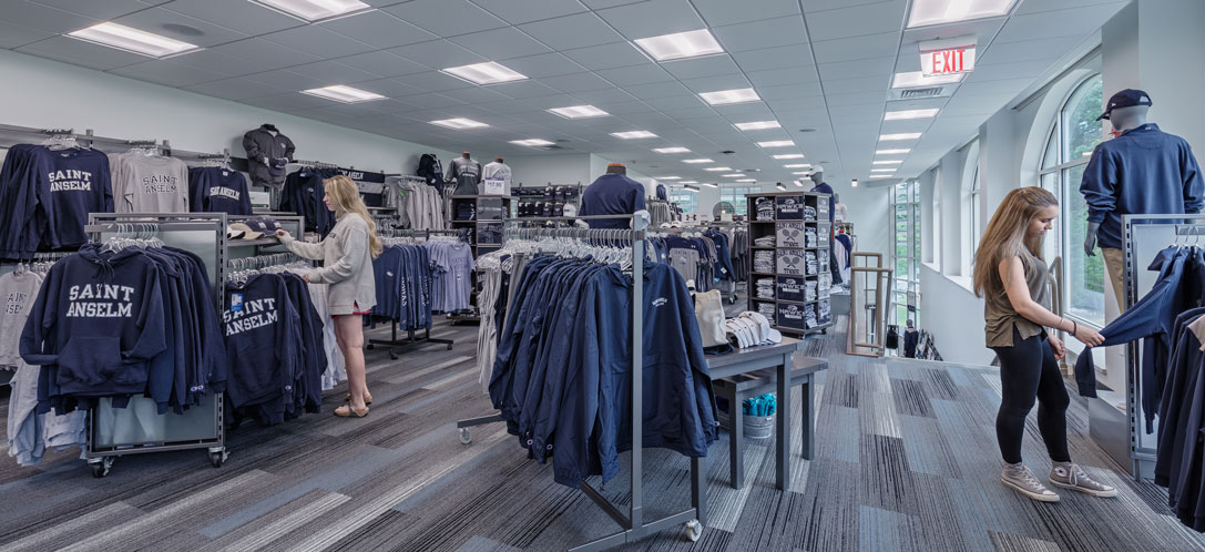 : BHDP relocated Saint Anselm College’s bookstore to the Roger & Francine Jean Student Center Complex, providing a spirit store experience that caters to both current students and potential recruits.