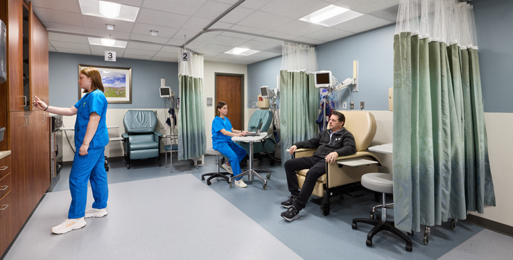 A patient and provider sit in the pain management clinic